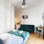Family House Near The Market Square -Perfect For Family & Business Stays - Ksiecia Witolda Street 500 Steps To Market Square - 2 Bedrooms,2 Parking Places