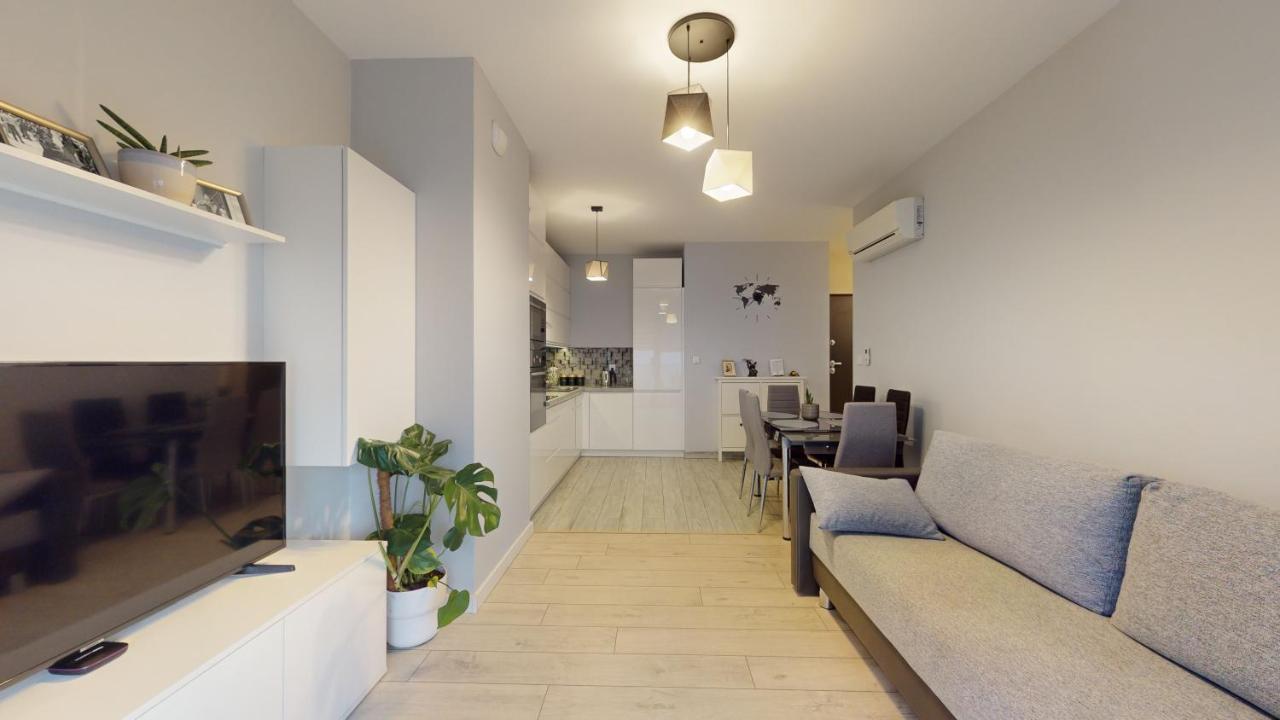 Family House Near The Market Square -perfect For Family & Business - Ksiecia Witolda Street 500 Steps To Market Square - 2 Bedrooms,2 Parking Places Apartment