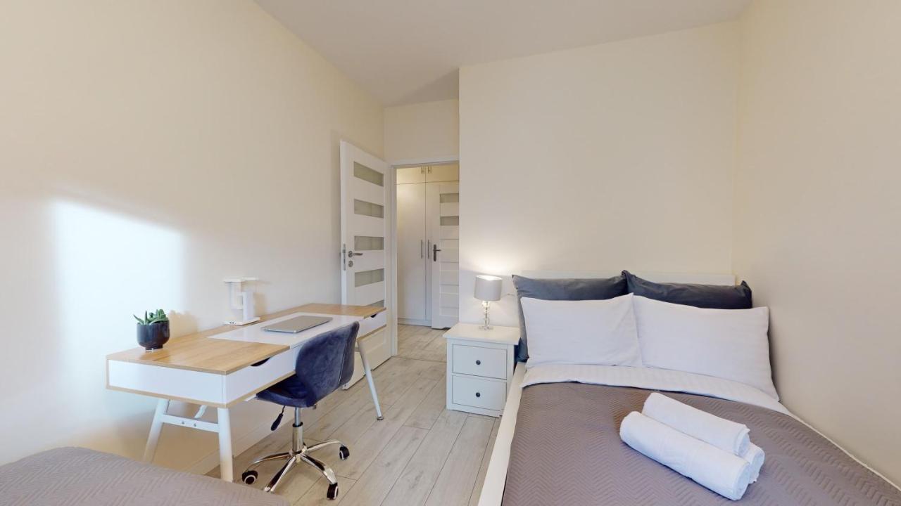 Family House Near The Market Square -perfect For Family & Business - Ksiecia Witolda Street 500 Steps To Market Square - 2 Bedrooms,2 Parking Places