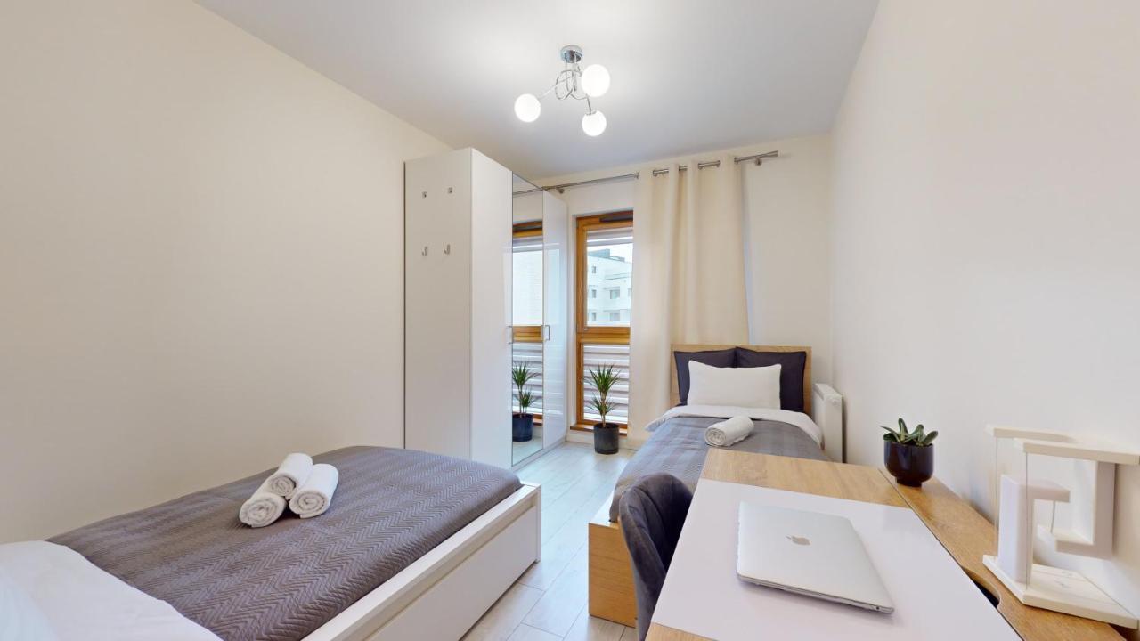 Family House Near The Market Square -perfect For Family & Business - Ksiecia Witolda Street 500 Steps To Market Square - 2 Bedrooms,2 Parking Places Apartment Breslau