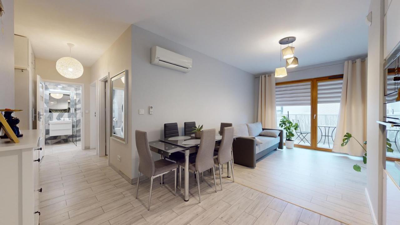 Family House Near The Market Square -perfect For Family & Business - Ksiecia Witolda Street 500 Steps To Market Square - 2 Bedrooms,2 Parking Places Apartment *
