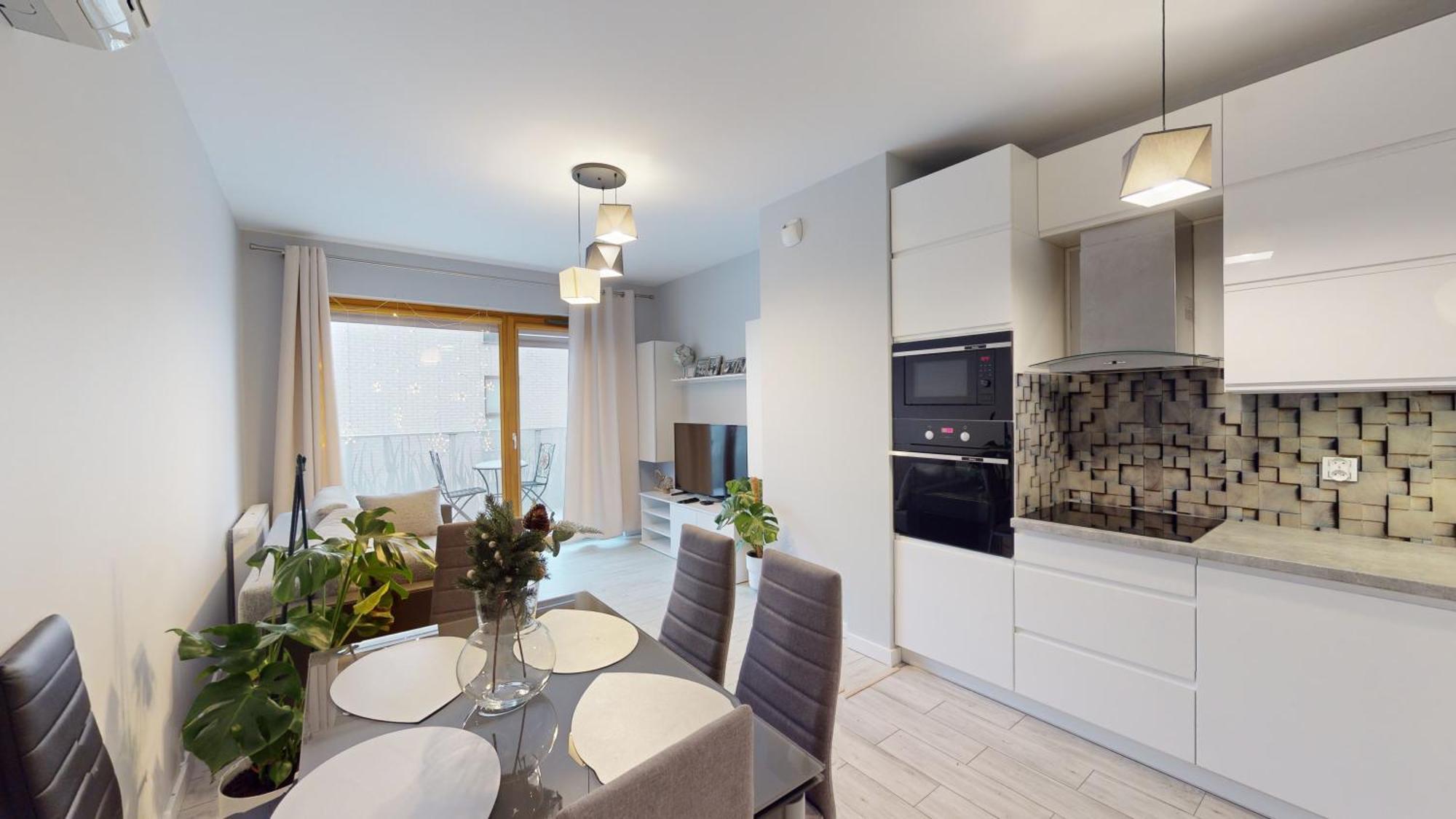 Family House Near The Market Square -perfect For Family & Business - Ksiecia Witolda Street 500 Steps To Market Square - 2 Bedrooms,2 Parking Places Breslau