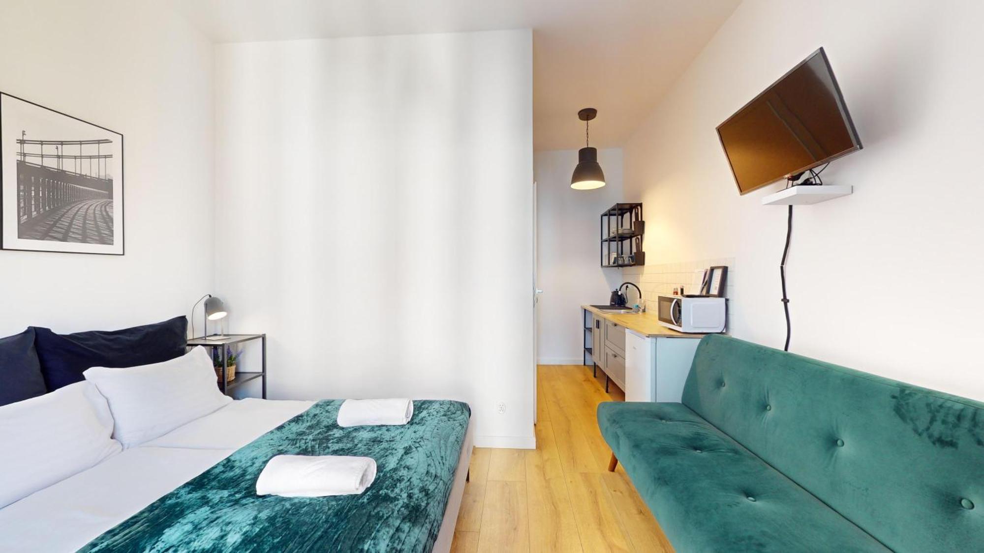Family House Near The Market Square -perfect For Family & Business - Ksiecia Witolda Street 500 Steps To Market Square - 2 Bedrooms,2 Parking Places