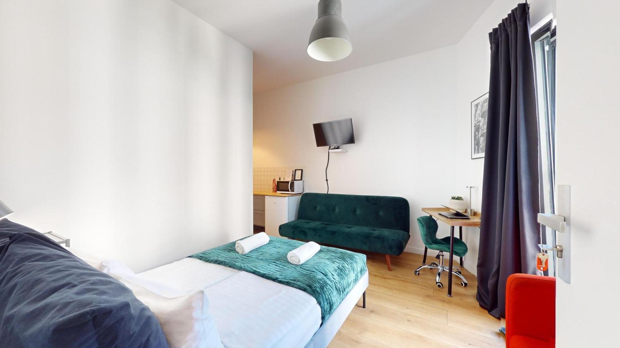 Family House Near The Market Square -perfect For Family & Business - Ksiecia Witolda Street 500 Steps To Market Square - 2 Bedrooms,2 Parking Places Apartment *