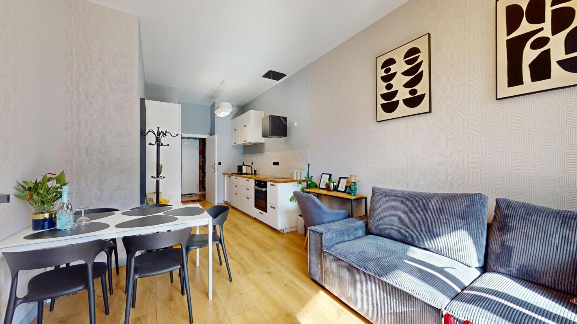 Apartment Family House Near The Market Square -perfect For Family & Business - Ksiecia Witolda Street 500 Steps To Market Square - 2 Bedrooms,2 Parking Places *