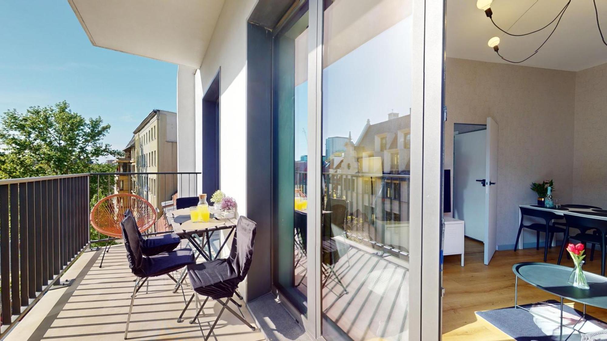 Family House Near The Market Square -perfect For Family & Business - Ksiecia Witolda Street 500 Steps To Market Square - 2 Bedrooms,2 Parking Places Apartment Breslau