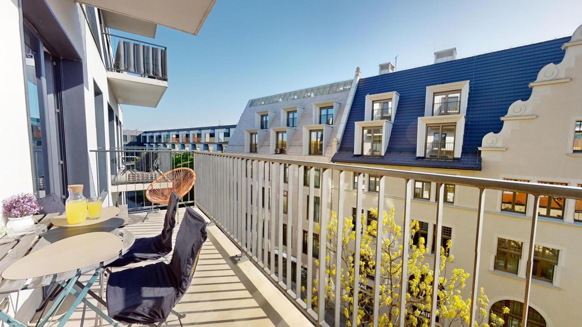 Family House Near The Market Square -perfect For Family & Business - Ksiecia Witolda Street 500 Steps To Market Square - 2 Bedrooms,2 Parking Places